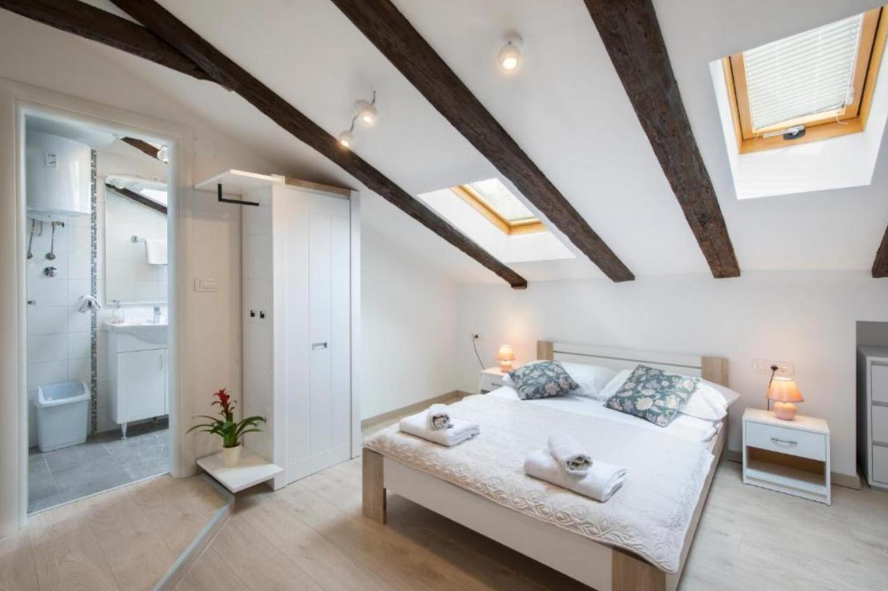 Central Apartments Пула Екстериор снимка