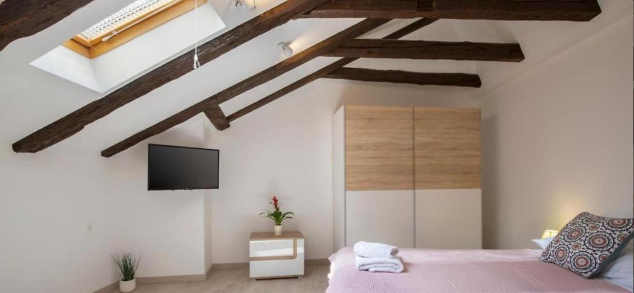 Central Apartments Пула Екстериор снимка